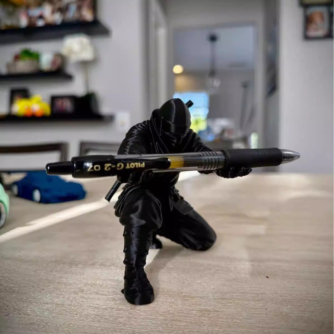 Stationery - Porte-stylo Ninja imprimé en 3D, support